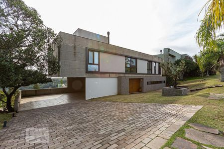 Casa de condomínio à venda com 500m², 4 quartos e 6 vagas Casa de condomínio à venda com 500m², 4 quartos e 6 vagasFachada