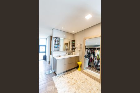 Casa de condomínio à venda com 500m², 4 quartos e 6 vagas Casa de condomínio à venda com 500m², 4 quartos e 6 vagasBanheiro do Quarto 1