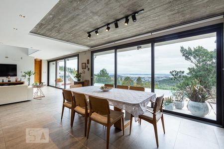 Casa de condomínio à venda com 500m², 4 quartos e 6 vagas Casa de condomínio à venda com 500m², 4 quartos e 6 vagasCozinha