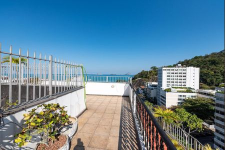 Apartamento à venda com 230m², 4 quartos e 2 vagas Apartamento à venda com 230m², 4 quartos e 2 vagasCobertura