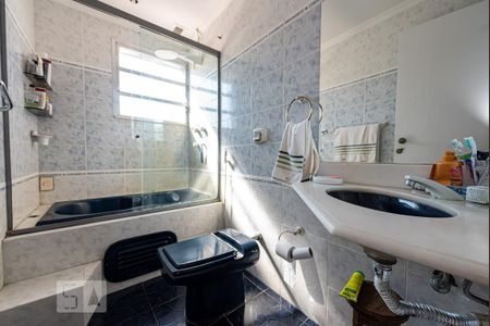 Apartamento à venda com 230m², 4 quartos e 2 vagas Apartamento à venda com 230m², 4 quartos e 2 vagasBanheiro