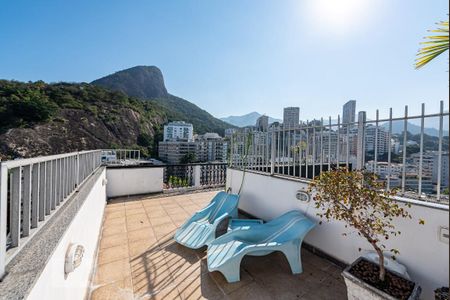 Apartamento à venda com 230m², 4 quartos e 2 vagas Apartamento à venda com 230m², 4 quartos e 2 vagasCobertura