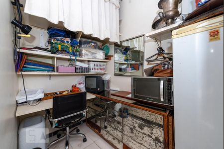 Apartamento à venda com 230m², 4 quartos e 2 vagas Apartamento à venda com 230m², 4 quartos e 2 vagasQuarto de Serviço