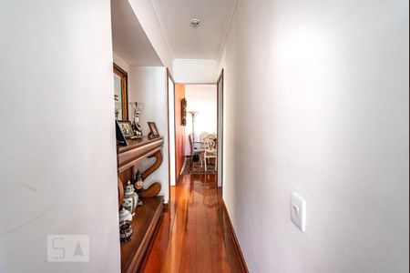 Apartamento à venda com 230m², 4 quartos e 2 vagas Apartamento à venda com 230m², 4 quartos e 2 vagasCorredor