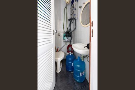 Apartamento à venda com 230m², 4 quartos e 2 vagas Apartamento à venda com 230m², 4 quartos e 2 vagasBanheiro de Serviço