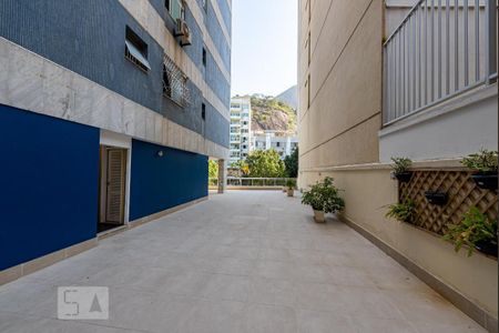 Apartamento à venda com 230m², 4 quartos e 2 vagas Apartamento à venda com 230m², 4 quartos e 2 vagasÁrea Comum - Playground