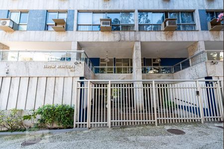 Apartamento à venda com 230m², 4 quartos e 2 vagas Apartamento à venda com 230m², 4 quartos e 2 vagasFachada