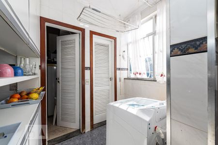 Apartamento à venda com 230m², 4 quartos e 2 vagas Apartamento à venda com 230m², 4 quartos e 2 vagasÁrea de Serviço