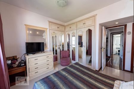 Apartamento à venda com 230m², 4 quartos e 2 vagas Apartamento à venda com 230m², 4 quartos e 2 vagasSuite