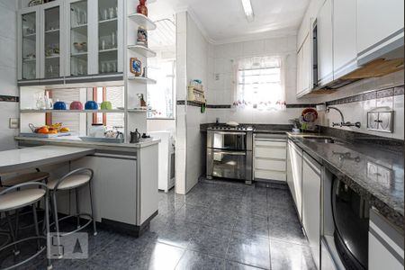 Apartamento à venda com 230m², 4 quartos e 2 vagas Apartamento à venda com 230m², 4 quartos e 2 vagasCozinha