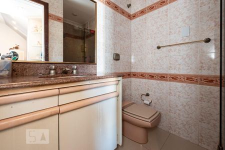 Apartamento à venda com 230m², 4 quartos e 2 vagas Apartamento à venda com 230m², 4 quartos e 2 vagasBanheiro da Suite