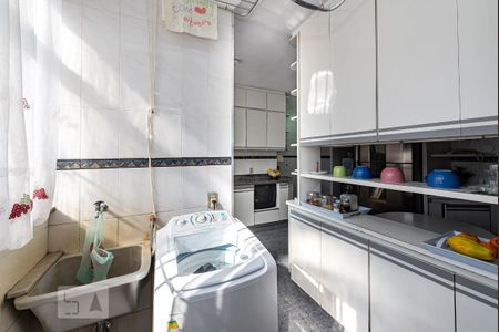 Apartamento à venda com 230m², 4 quartos e 2 vagas Apartamento à venda com 230m², 4 quartos e 2 vagasÁrea de Serviço