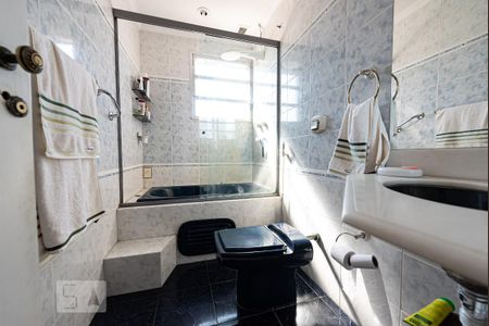 Apartamento à venda com 230m², 4 quartos e 2 vagas Apartamento à venda com 230m², 4 quartos e 2 vagasBanheiro