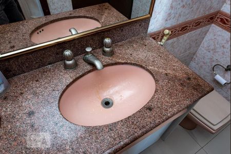 Apartamento à venda com 230m², 4 quartos e 2 vagas Apartamento à venda com 230m², 4 quartos e 2 vagasBanheiro da Suite