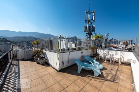 Apartamento à venda com 230m², 4 quartos e 2 vagas Apartamento à venda com 230m², 4 quartos e 2 vagasCobertura