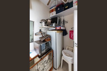 Apartamento à venda com 230m², 4 quartos e 2 vagas Apartamento à venda com 230m², 4 quartos e 2 vagasQuarto de Serviço