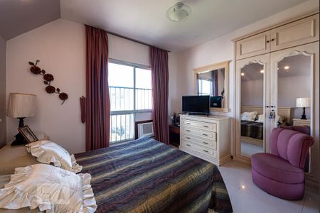 Apartamento à venda com 230m², 4 quartos e 2 vagas Apartamento à venda com 230m², 4 quartos e 2 vagasSuite