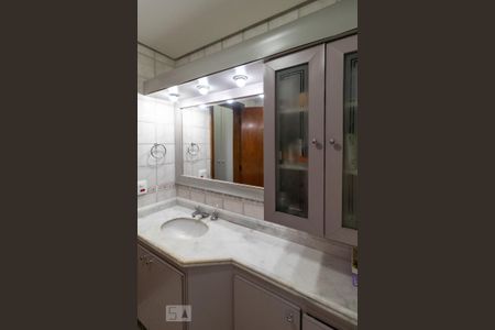 Apartamento para alugar com 154m², 4 quartos e 3 vagas Apartamento para alugar com 154m², 4 quartos e 3 vagasBanheiro da Suíte 2