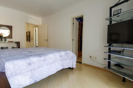 Casa à venda com 300m², 4 quartos e 3 vagas Casa à venda com 300m², 4 quartos e 3 vagasSuíte 1