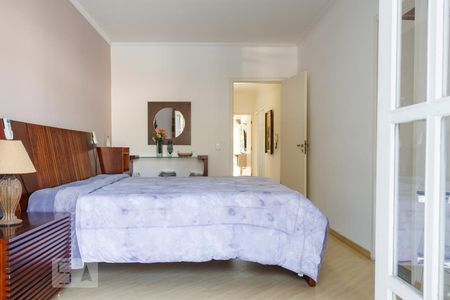 Casa à venda com 300m², 4 quartos e 3 vagas Casa à venda com 300m², 4 quartos e 3 vagasSuíte 1