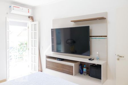 Casa à venda com 300m², 4 quartos e 3 vagas Casa à venda com 300m², 4 quartos e 3 vagasSuíte 3