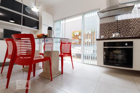 Casa à venda com 300m², 4 quartos e 3 vagas Casa à venda com 300m², 4 quartos e 3 vagasCozinha