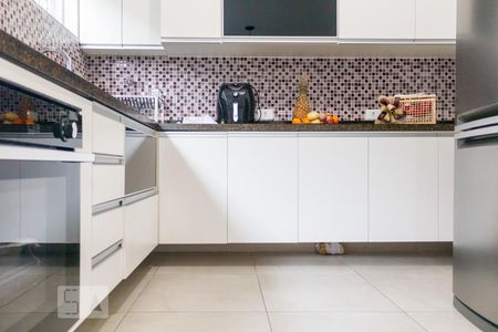 Casa à venda com 300m², 4 quartos e 3 vagas Casa à venda com 300m², 4 quartos e 3 vagasCozinha