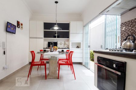 Casa à venda com 300m², 4 quartos e 3 vagas Casa à venda com 300m², 4 quartos e 3 vagasCozinha