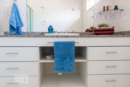 Casa à venda com 300m², 4 quartos e 3 vagas Casa à venda com 300m², 4 quartos e 3 vagasBanheiro