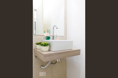 Casa à venda com 300m², 4 quartos e 3 vagas Casa à venda com 300m², 4 quartos e 3 vagasLavabo