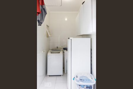 Casa à venda com 300m², 4 quartos e 3 vagas Casa à venda com 300m², 4 quartos e 3 vagasÁrea de Serviço