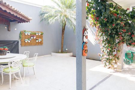 Casa à venda com 300m², 4 quartos e 3 vagas Casa à venda com 300m², 4 quartos e 3 vagasChurrasqueira