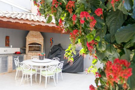 Casa à venda com 300m², 4 quartos e 3 vagas Casa à venda com 300m², 4 quartos e 3 vagasChurrasqueira