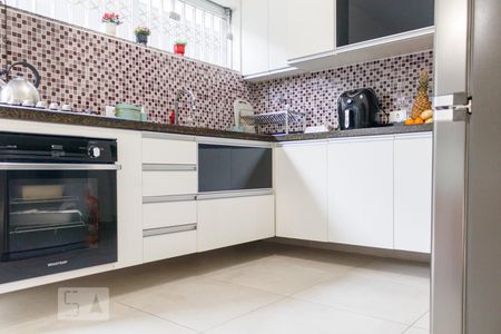 Casa à venda com 300m², 4 quartos e 3 vagas Casa à venda com 300m², 4 quartos e 3 vagasCozinha