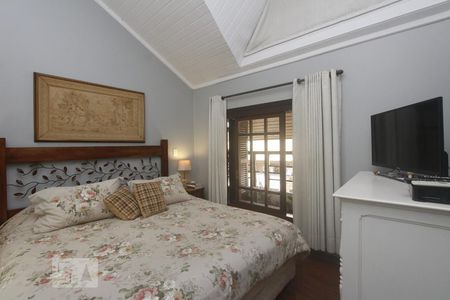 Casa de condomínio à venda com 200m², 4 quartos e 2 vagasSUITE