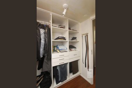 Casa de condomínio à venda com 200m², 4 quartos e 2 vagasCLOSET SUITE