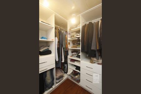 Casa de condomínio à venda com 200m², 4 quartos e 2 vagasCLOSET SUITE