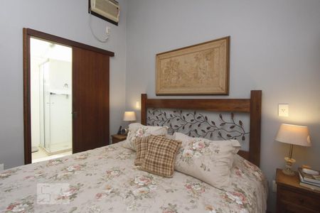 Casa de condomínio à venda com 200m², 4 quartos e 2 vagasSUITE