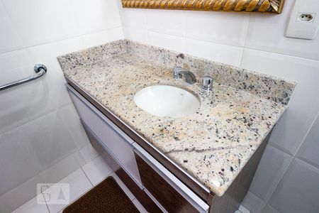 Apartamento para alugar com 300m², 3 quartos e 3 vagasPia - Banheiro da Suíte 3