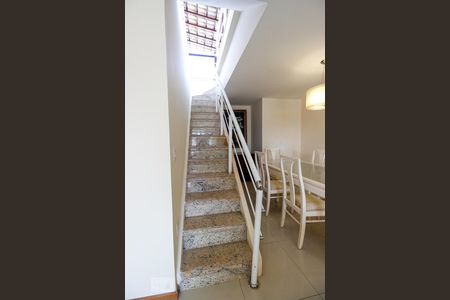 Apartamento para alugar com 300m², 3 quartos e 3 vagasEscada