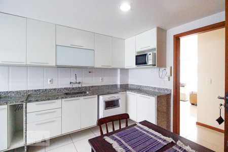 Apartamento para alugar com 300m², 3 quartos e 3 vagasCozinha