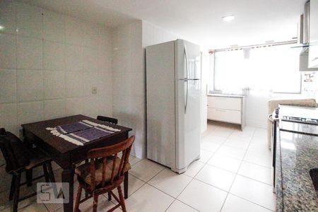 Apartamento para alugar com 300m², 3 quartos e 3 vagasCozinha