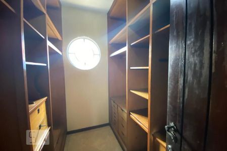 Casa para alugar com 420m², 4 quartos e 5 vagas Casa para alugar com 420m², 4 quartos e 5 vagasCloset da suíte 1