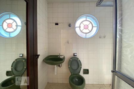 Casa para alugar com 420m², 4 quartos e 5 vagas Casa para alugar com 420m², 4 quartos e 5 vagasBanheiro de Serviço