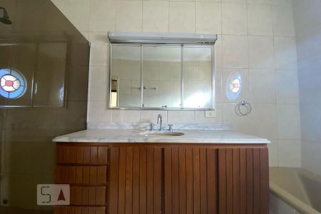Casa para alugar com 420m², 4 quartos e 5 vagas Casa para alugar com 420m², 4 quartos e 5 vagasBanheiro da Suíte 1
