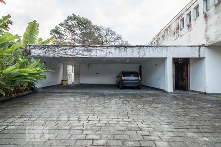 Casa à venda com 1300m², 4 quartos e 7 vagas Casa à venda com 1300m², 4 quartos e 7 vagasGaragem