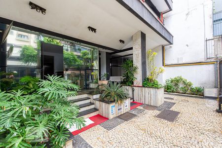 Apartamento à venda com 162m², 3 quartos e 2 vagas Apartamento à venda com 162m², 3 quartos e 2 vagasEntrada