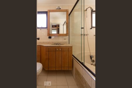 Apartamento à venda com 235m², 4 quartos e 3 vagasBanheiro da suíte master