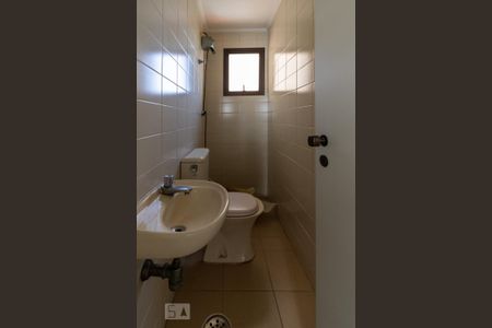 Apartamento à venda com 235m², 4 quartos e 3 vagasBanheiro de Serviço