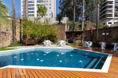 Apartamento à venda com 235m², 4 quartos e 3 vagasÁrea comum - Piscina